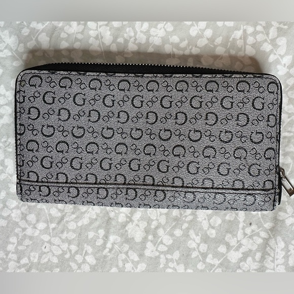Woman’s Guess Embroidered Black Curran SLG Single Zip Around Clutch Wallet - Picture 2 of 7